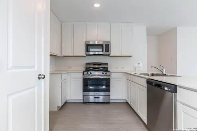 $1,500 | 787 Bullsnake Trail, New Braunfels, TX 78132