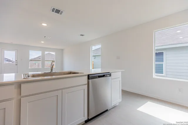 $1,500 | 787 Bullsnake Trail, New Braunfels, TX 78132