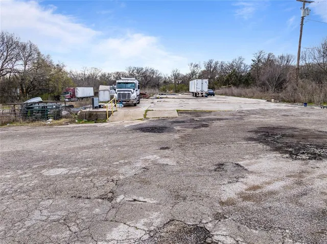 $1,000,000 | 9105 C F Hawn Freeway, Dallas, TX 75217