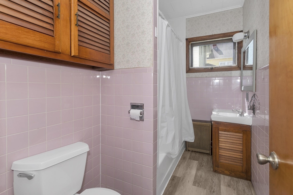 53 Calumet Road Holyoke, MA 01040 - Photo 6 of 24