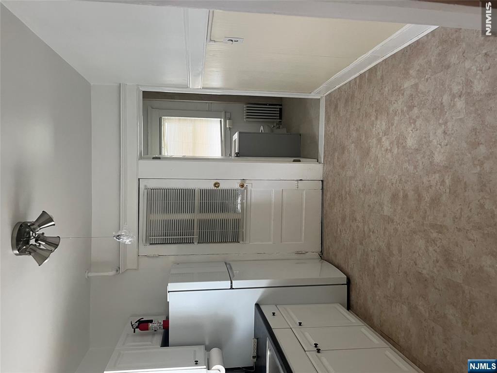 85 South Summit Street Bergenfield, NJ 07621 - Photo 4 of 12