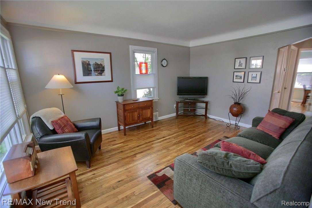 2848 Kenmore Road Berkley, MI 48072 - Photo 3 of 25 Great_Room_2nd_View.jpg