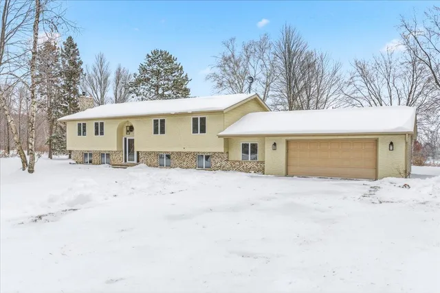$565,000 | 1735 US Highway 63, New Richmond, WI 54017