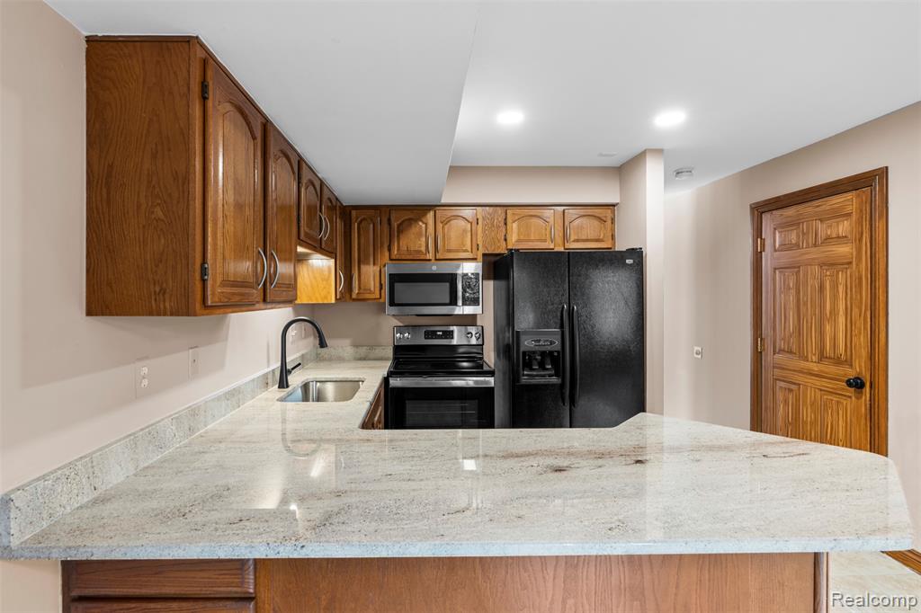 2289 Rochelle Park Drive Rochester Hills, MI 48309 - Photo 8 of 39