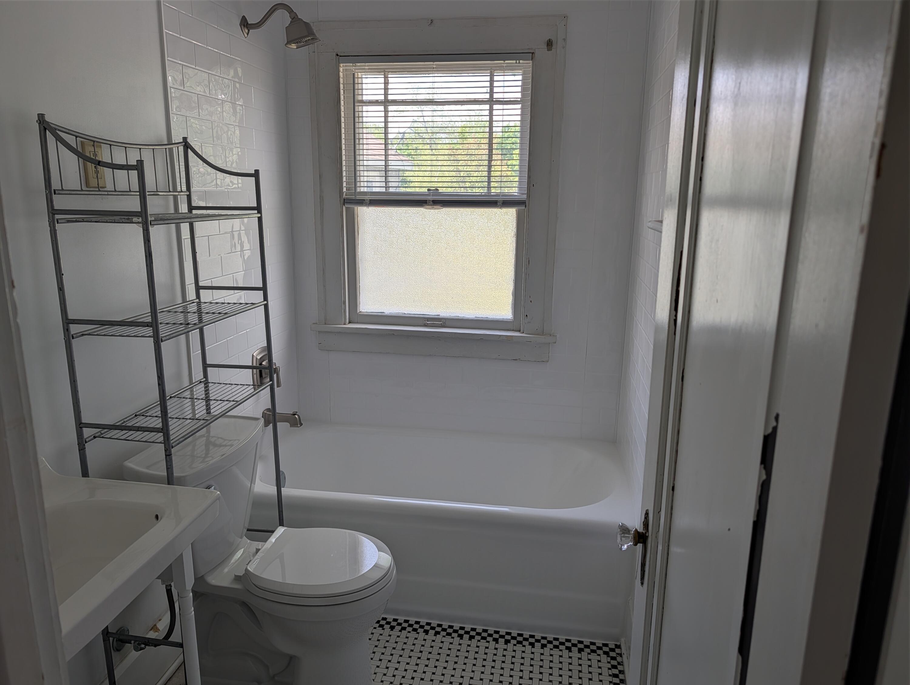 431 West Boulevard, Unit UPPR Racine, WI 53405 - Photo 9 of 12 Perfect Bathroom