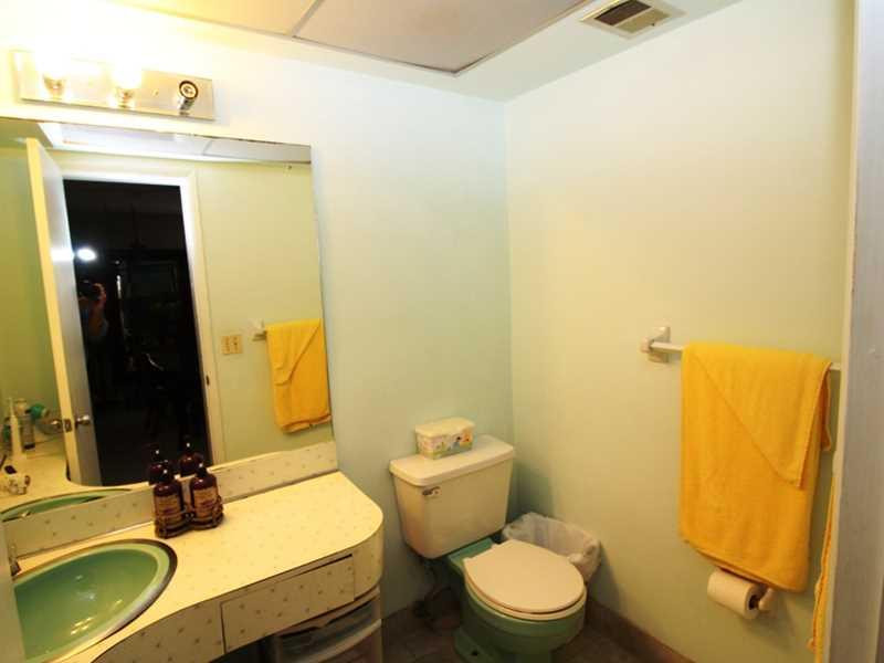 3212 Colony Club Road, Unit 1 Pompano Beach, FL 33062 - Photo 8 of 8 Bathroom.