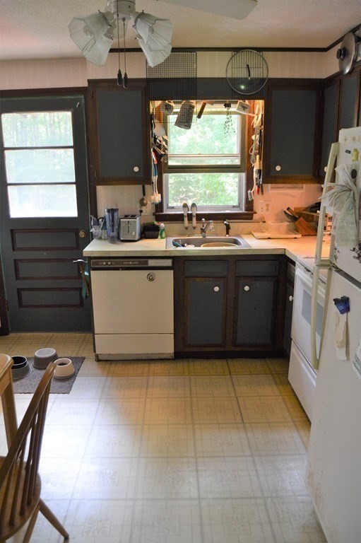 40 Davidson Road Charlton, MA 01507 - Photo 9 of 16