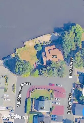 a sign that is sitting in the middle of a building