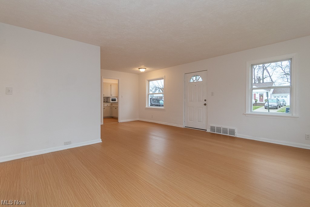 1654 Overbrook Road Cleveland, OH 44124 - Photo 7 of 33