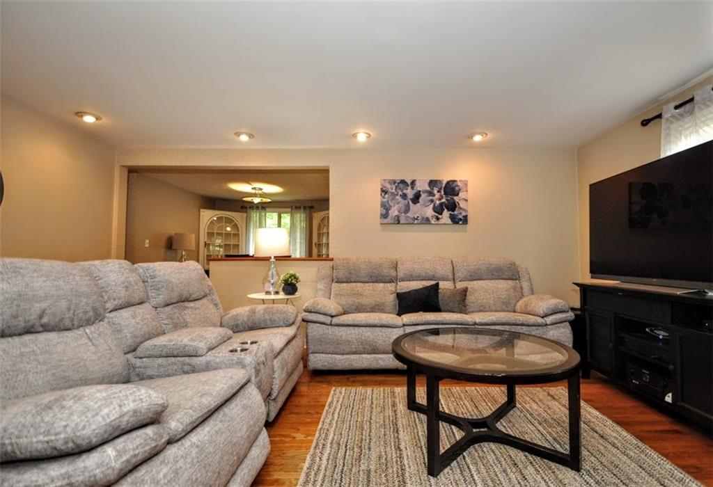 6033 Poketa Road Verona, PA 15147 - Photo 9 of 25 Gallery Image 9