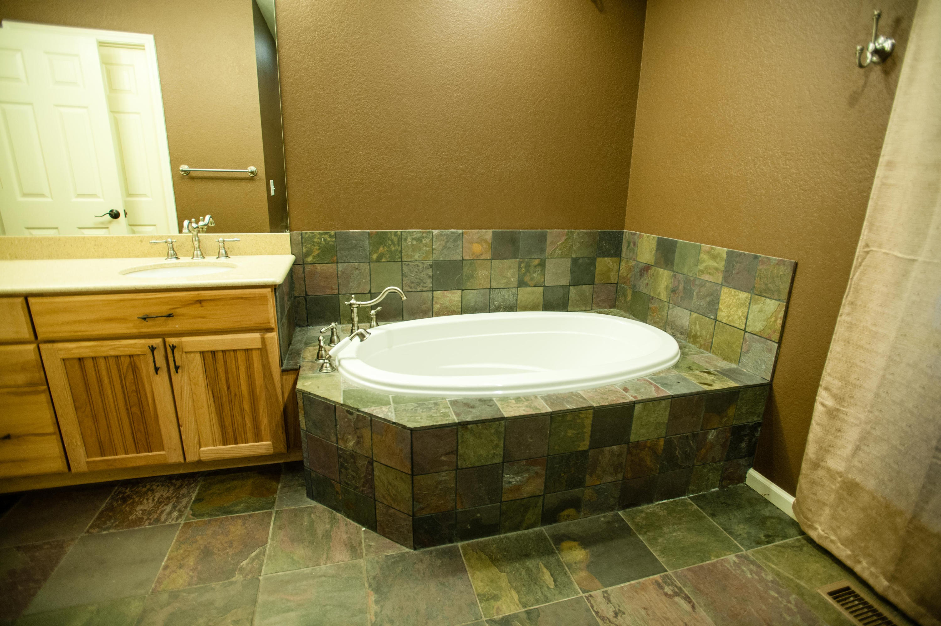 147 Inway Lane Round O, SC 29474 - Photo 12 of 28 Master Bath Tub