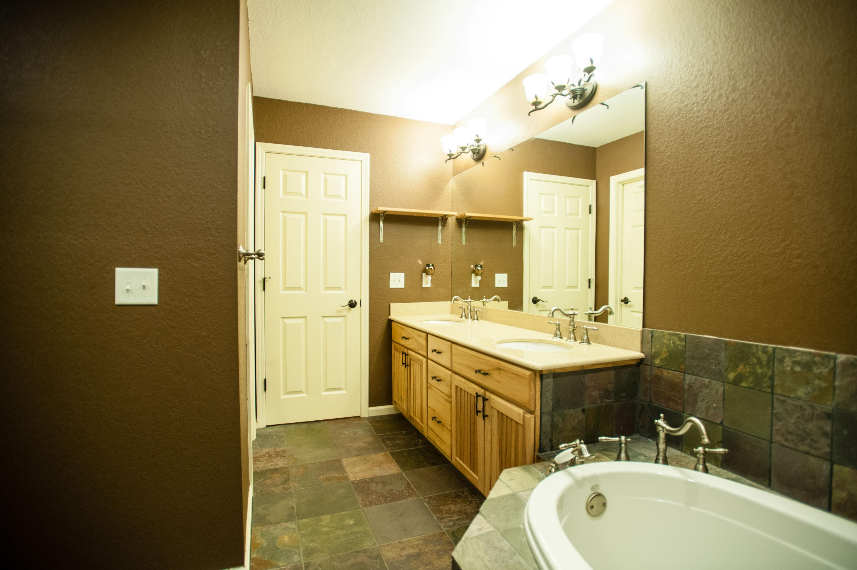 147 Inway Lane Round O, SC 29474 - Photo 14 of 28 Master bath
