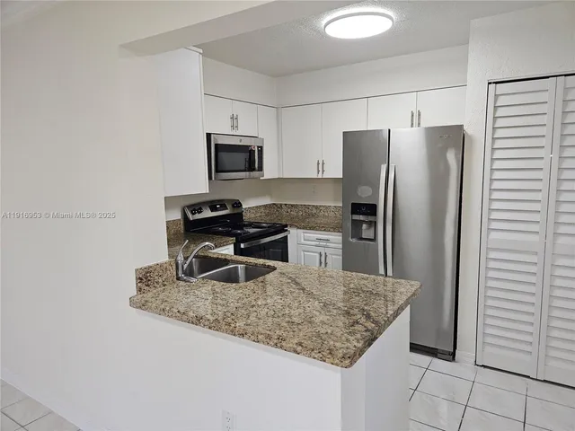$3,000 | 311 West Park Drive, Unit 10113, Miami, FL 33172