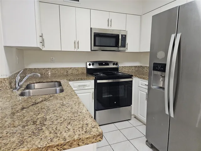 $3,000 | 311 West Park Drive, Unit 10113, Miami, FL 33172