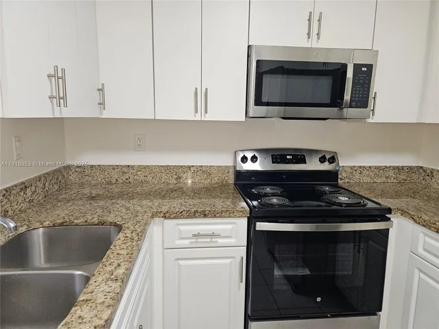 $3,000 | 311 West Park Drive, Unit 10113, Miami, FL 33172