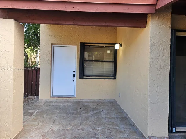 $3,000 | 311 West Park Drive, Unit 10113, Miami, FL 33172