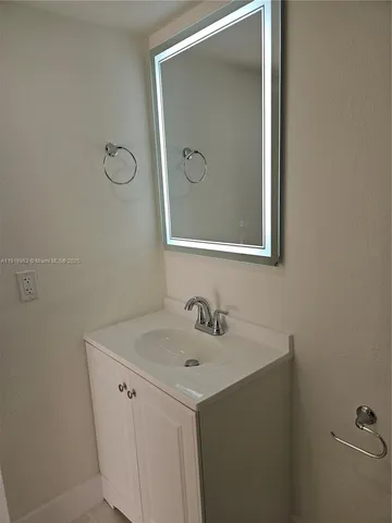 $3,000 | 311 West Park Drive, Unit 10113, Miami, FL 33172