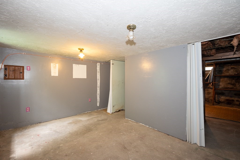 22 Comins Road Oxford, MA 01537 - Photo 29 of 42