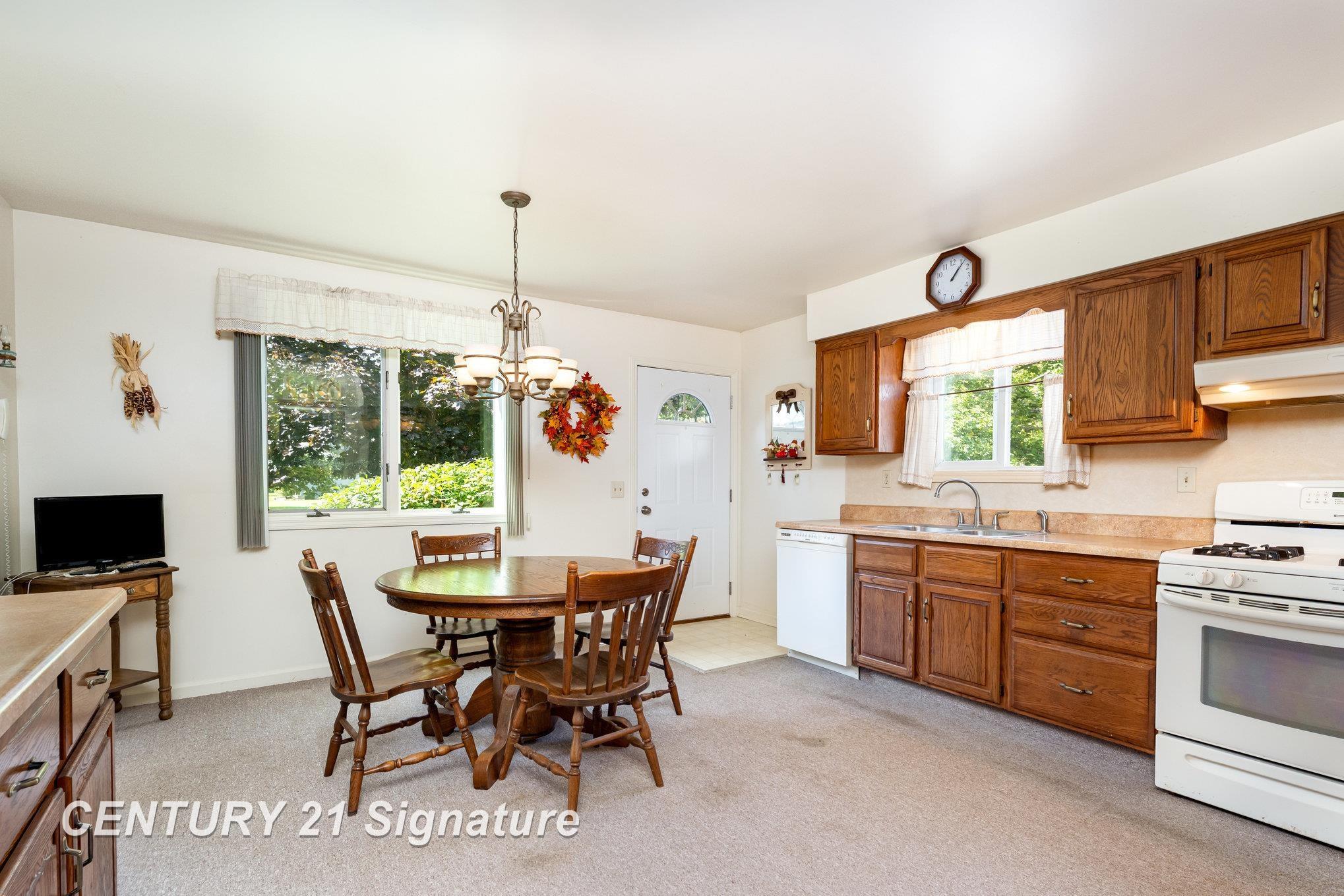 2705 Weigl Road Saginaw, MI 48609 - Photo 7 of 18 50187756-24992424-f884-4f0a-a6c1-a63a264f7ada.JPG