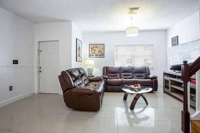 $3,099 | 16618 Northwest 73rd Avenue, Miami Lakes, FL 33014