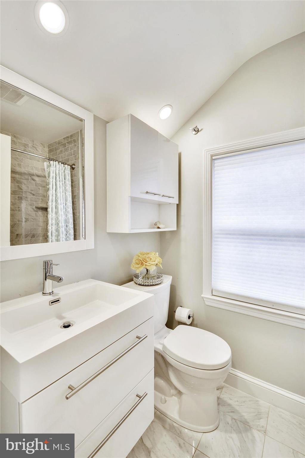 6121 Ramsgate Road Bethesda, MD 20816 - Photo 21 of 30 Sparkling hall bathroom recently renovated