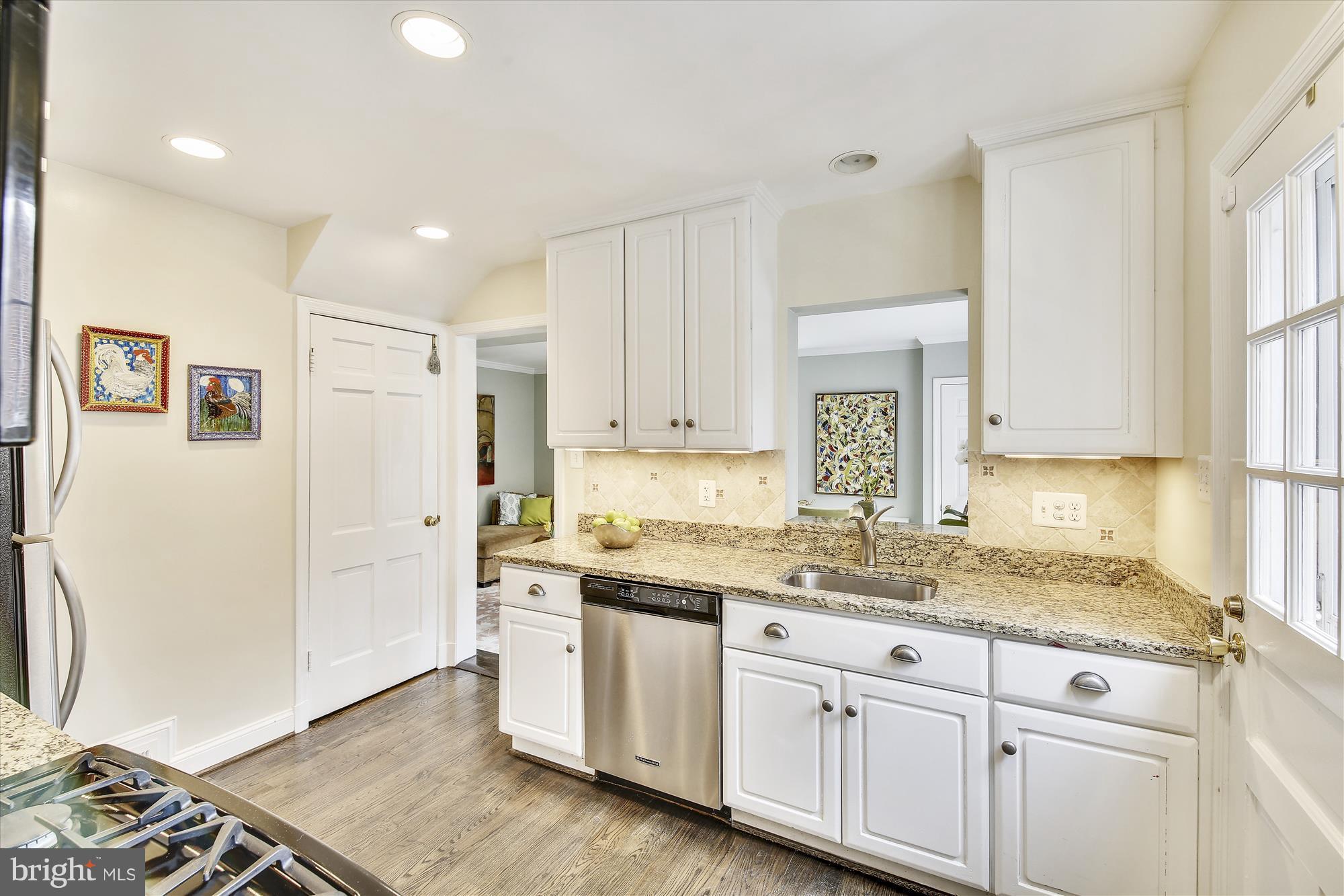 6121 Ramsgate Road Bethesda, MD 20816 - Photo 8 of 30 Kitchen w/granite and stainless steel appliances