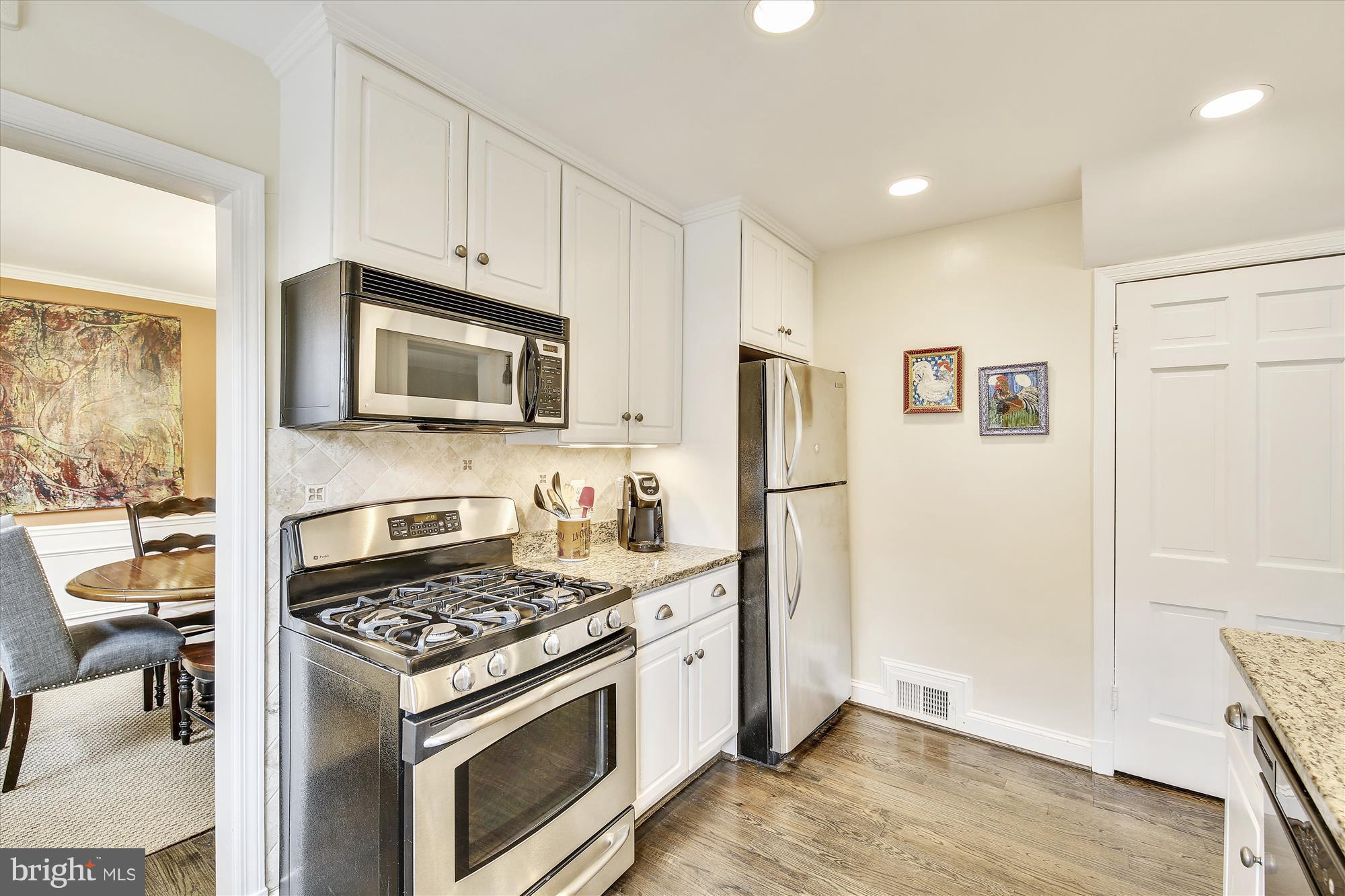 6121 Ramsgate Road Bethesda, MD 20816 - Photo 10 of 30 Kitchen with gas stove