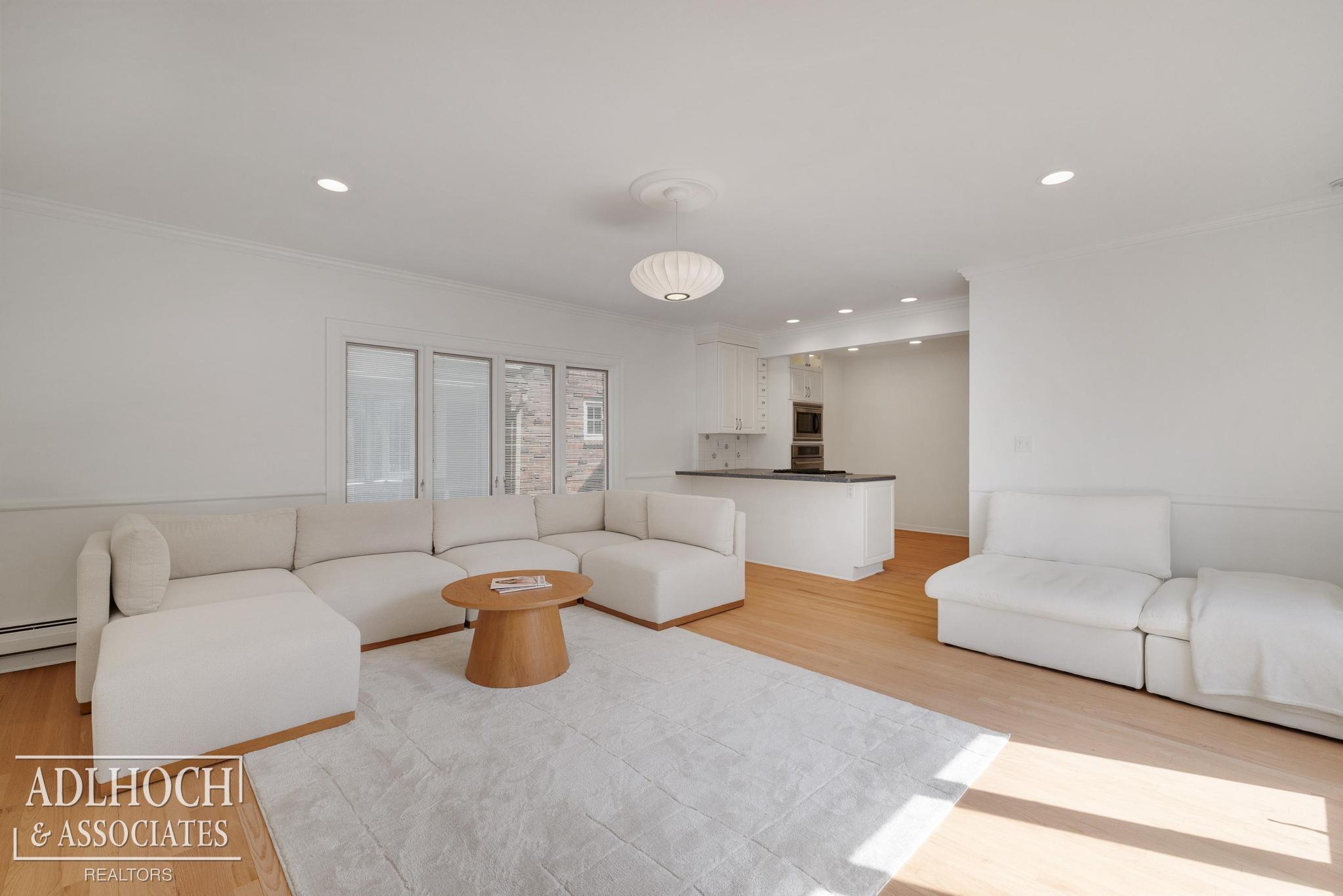 601 Fisher Road Grosse Pointe, MI 48230 - Photo 11 of 31 50204896-0D3D6CD0-B7D5-4603-93AB-DEEFF2908F98.JPG