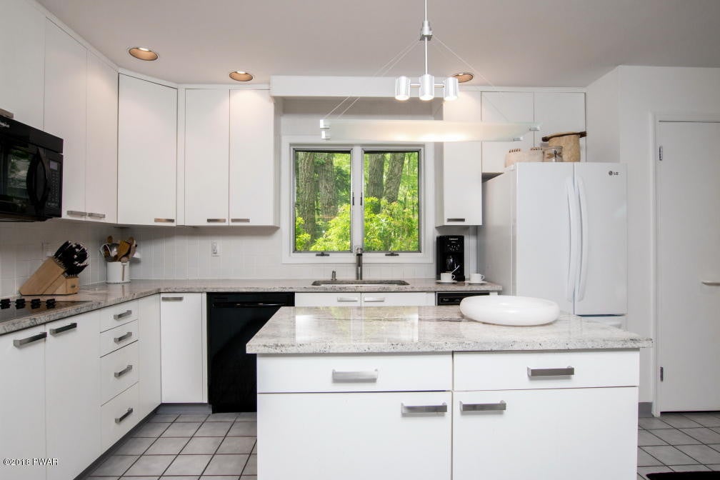 133 Hay Road Milford, PA 18337 - Photo 9 of 38 Kitchen