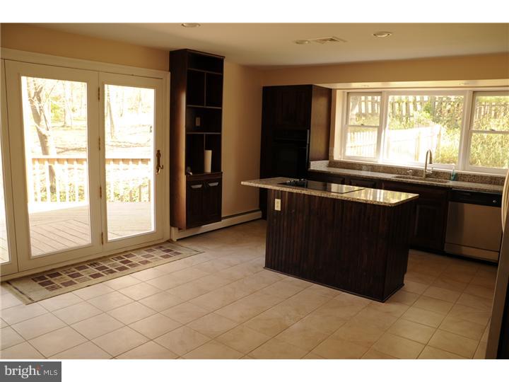 370 North Malin Road Broomall, PA 19073 - Photo 3 of 21 Kitchen