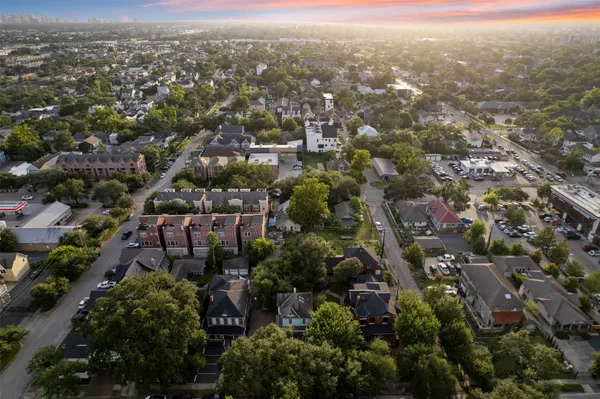 $8,000 | 1007 Heights Boulevard, Houston, TX 77008