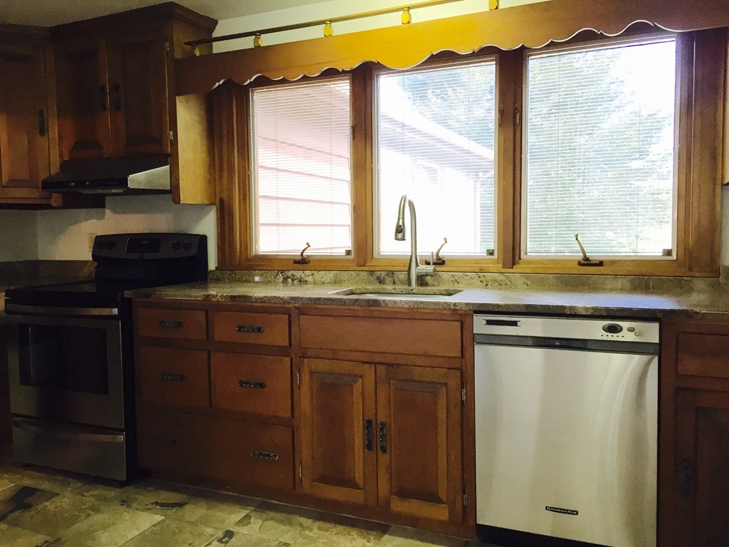 142 Hadley Road Sunderland, MA 01375 - Photo 5 of 24 Gallery Image 5