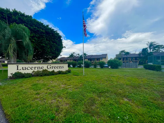 $2,200 | 4698 Lucerne Lakes Boulevard East, Unit 203, Lake Worth, FL 33467