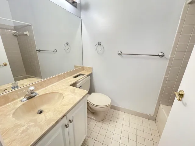 $2,200 | 4698 Lucerne Lakes Boulevard East, Unit 203, Lake Worth, FL 33467