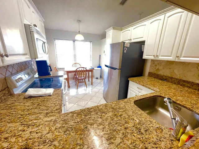 $2,200 | 4698 Lucerne Lakes Boulevard East, Unit 203, Lake Worth, FL 33467