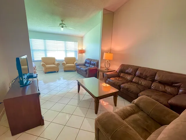 $2,200 | 4698 Lucerne Lakes Boulevard East, Unit 203, Lake Worth, FL 33467