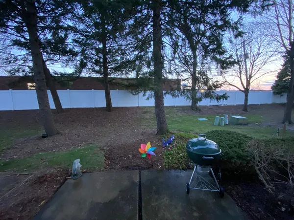 $279,900 | 1293 Cranbrook Drive, Schaumburg, IL 60193