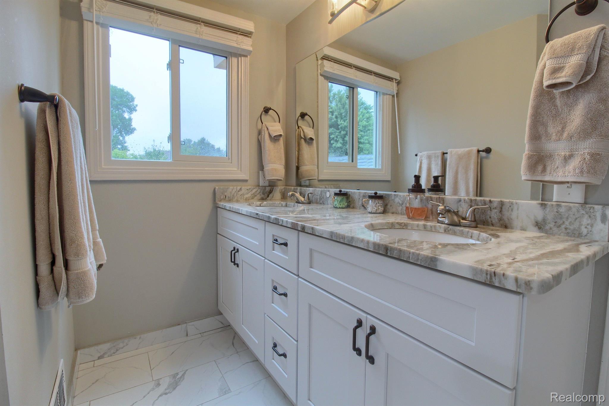 5365 Inverrary Lane Commerce Township, MI 48382 - Photo 22 of 37 Gallery Image 22
