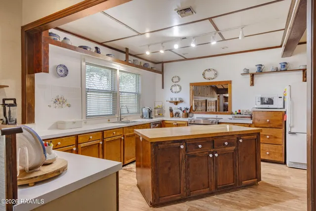 $2,500 | 411 Wiggins Road, Lafayette, LA 70503