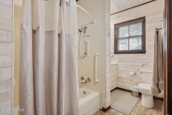 $2,500 | 411 Wiggins Road, Lafayette, LA 70503