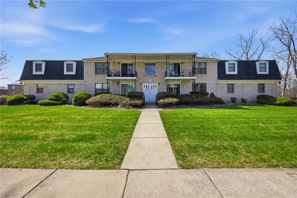 $172,000 | 136 Denrose Drive, Unit 4, Amherst, NY 14228
