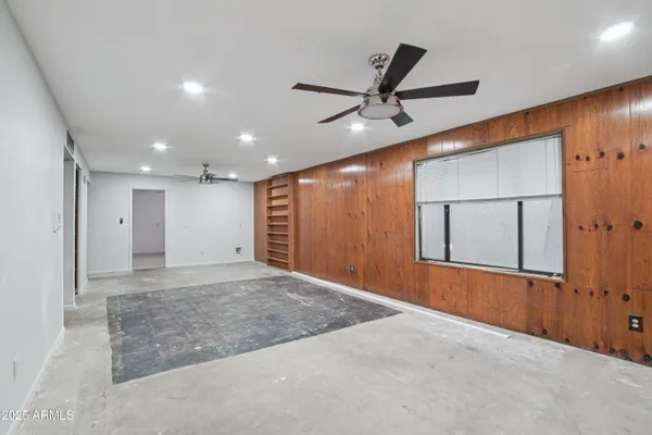 a view of a house with backyard and trees