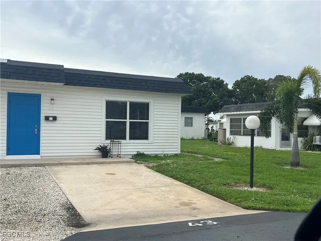 $1,195 | 43 Tangelo Court, Lehigh Acres, FL 33936