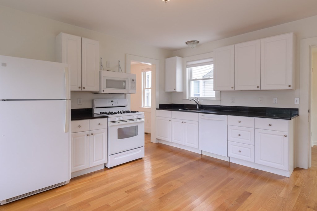 3 Westerly Street Wellesley, MA 02482 - Photo 5 of 15