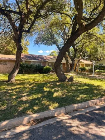 $260,000 | 409 Whitehall Road, Woodway, TX 76712