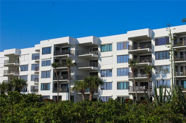 $7,000 | 1616 Ocean Drive, Unit 104, Vero Beach, FL 32963