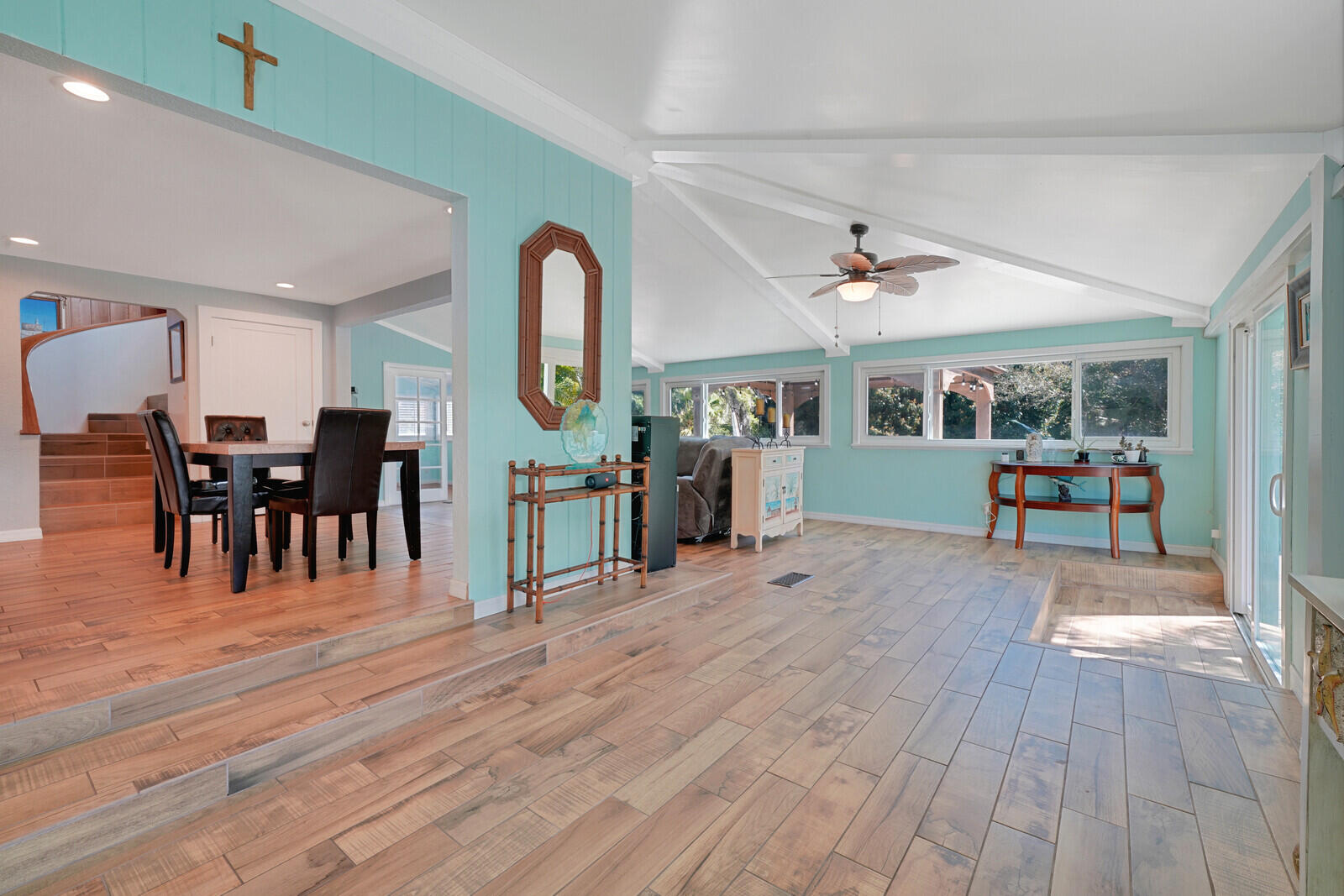 925 Southwest Rustic Circle Stuart, FL 34997 - Photo 17 of 43 Additional living area