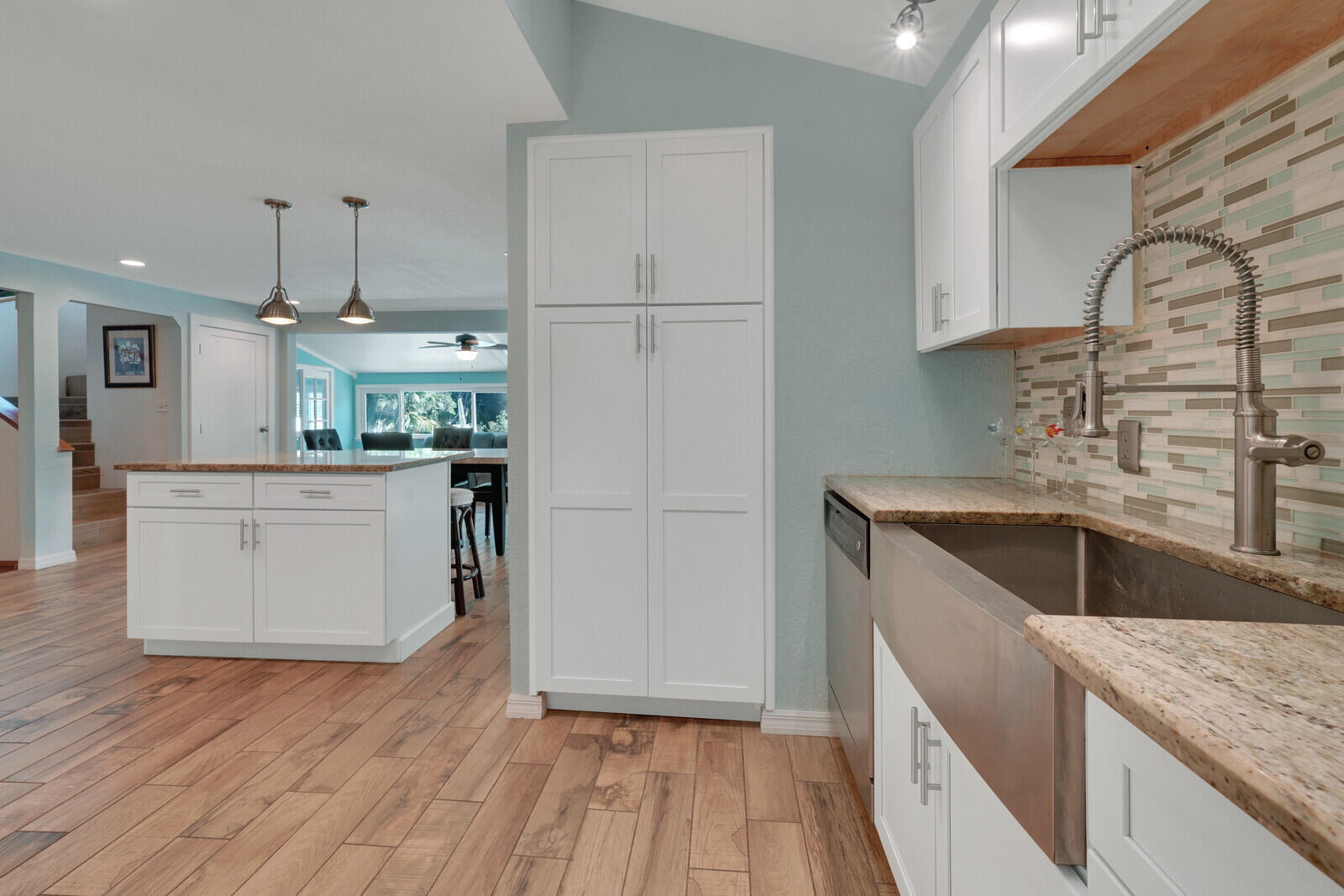 925 Southwest Rustic Circle Stuart, FL 34997 - Photo 29 of 43 Kitchen pantry