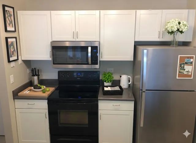 $1,975 | 511 Aurora Avenue, Unit 116, Naperville, IL 60540