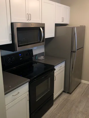 $1,975 | 511 Aurora Avenue, Unit 116, Naperville, IL 60540